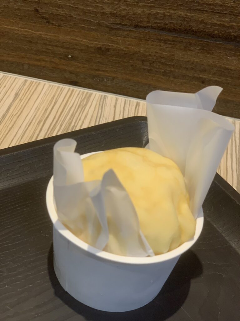 クレープジェラート（キャラメルアーモンドクラッシュ）